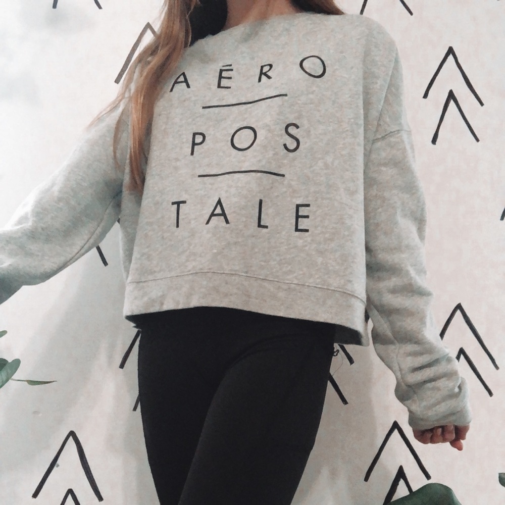Heather Gray AEROPOSTALE cropped crewneck!